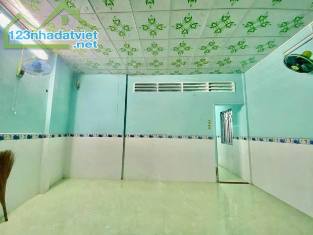 Chủ Ngộp Bán gấp nhà 157m2 Bà Điểm Hóc Môn 800tr – SHR – ở ngay - 1