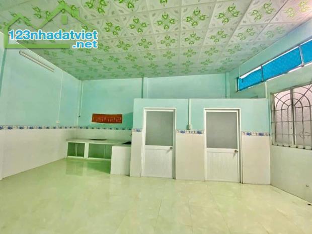 Chủ Ngộp Bán gấp nhà 157m2 Bà Điểm Hóc Môn 800tr – SHR – ở ngay - 4