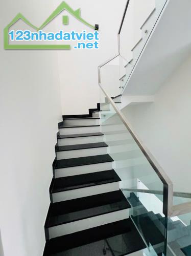 Bán nhà gần mặt tiền Hà Huy Giáp Quận 12 - 64m2- đường 6m - Giá chỉ 4.5 tỷ - 2