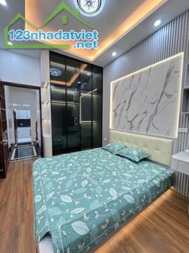 Bán nhà Thịnh Hào mặt ngõ thông gần phố nhà đẹp lô góc 2 thoáng ,nội thất xịn 35m giá 7.6 - 2