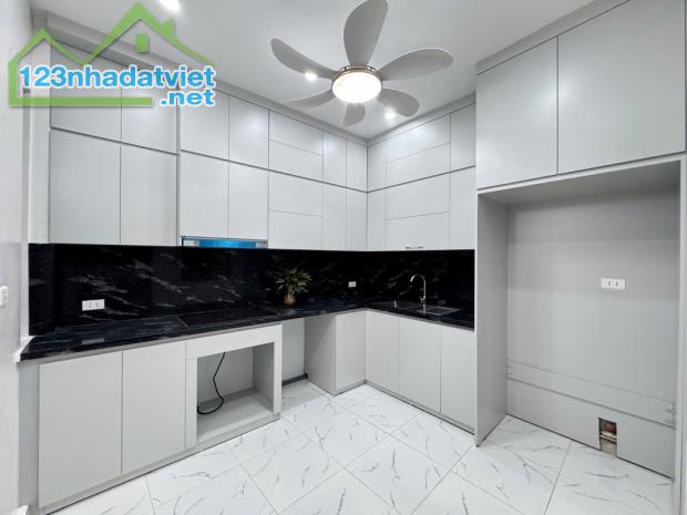 Bán nhà Thịnh Hào mặt ngõ thông gần phố nhà đẹp lô góc 2 thoáng ,nội thất xịn 35m giá 7.6 - 4