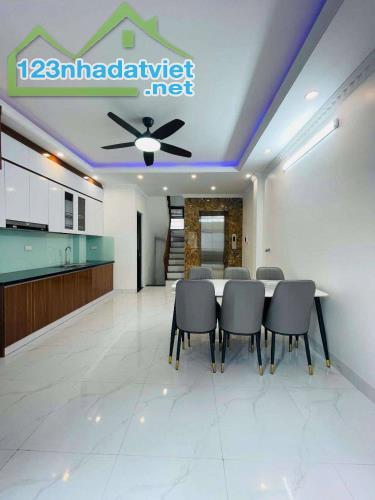 Bán nhà Phạm Văn Đồng 6 tầng 38m2 thang máy nhập, hai thoáng, ngõ rộng, kinh doanh, giá 8. - 3