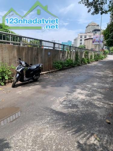 BÁN NHÀ RIÊNG ĐƯỜNG XUÂN DIỆU - MẶT NGÕ Ô TÔ ĐI - DIỆN TÍCH 90M2 - GIÁ 33 TỶ - 2