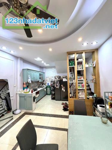 QUẬN 10, BÁN NHÀ 2 TẦNG, 48m2, SÁT MT NGUYỄN KIM, GẦN CHỢ NHẬT TẢO, NHỈNH 6 TỶ - 5