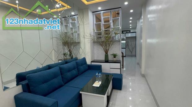 Bán nhà Nguyễn Lương Bằng trước nhà thoáng dân xây nhà đẹp ở luôn 2 thoáng 31m giá 6.8  t