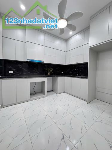 Bán nhà Nguyễn Lương Bằng trước nhà thoáng dân xây nhà đẹp ở luôn 2 thoáng 31m giá 6.8  t - 3