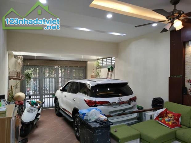 Bán nhà phố Phố Bà Triệu – Hà Đông 40 m2 4 tầng gần ô tô, chủ để toàn bộ nội thất tiền tỷ