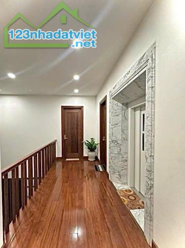BIỆT THỰ - LÔ GÓC - MẶT SÔNG - BỂ BƠI RIÊNG - THANG MÁY - VINHOME RIVERSIDE - LONG BIÊN. C - 4