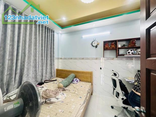 Bán nhà 3.5 tấm Phan Huy Ích p12 gò vấp.xe hơi đỗ cửa chỉ 4.2 tỷ - 2