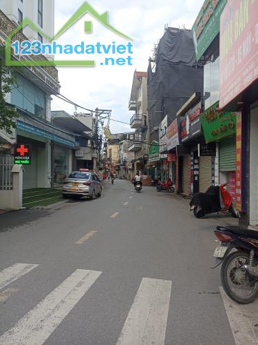 Cần Bán Căn Nhà 4 Tầng Mặt Phố Tây Bầu Kim Chung Đông Anh Đối Diện KCN Bắc Thong Long
