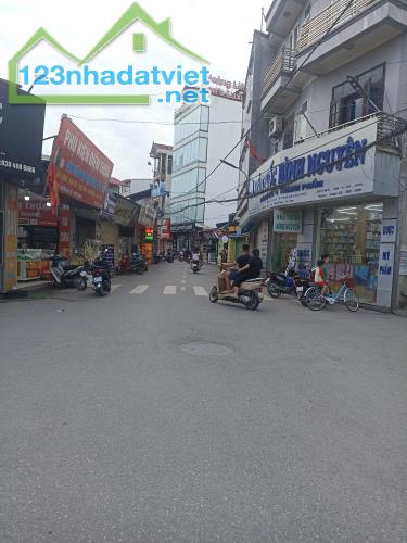 Cần Bán Căn Nhà 4 Tầng Mặt Phố Tây Bầu Kim Chung Đông Anh Đối Diện KCN Bắc Thong Long - 1