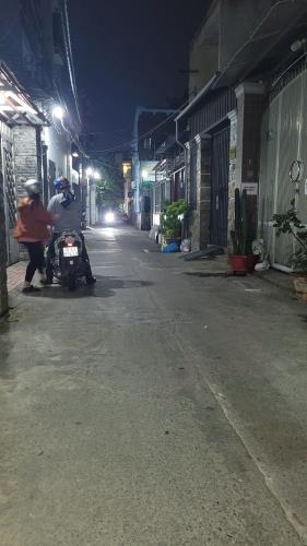 Bán nhà Hẻm xe hơi Đồng Đen - Bàu Cát, DT: 7x16m, 2 Tầng - 6PN, 11.5 tỷ. - 2
