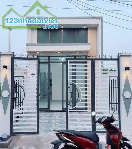 Bà chị kẹt tiền bán gấp căn nhà 96m² ngay Bà Điểm 4, Hóc Môn – SHR – 750 triệu - 1