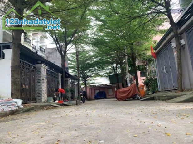 Chỉ nhỉnh 3t.ỷ có ng.ay - 81m2 - đất thổ cư Sài Gòn - đường TL41 Phường Thạnh Lộc - Quận 1
