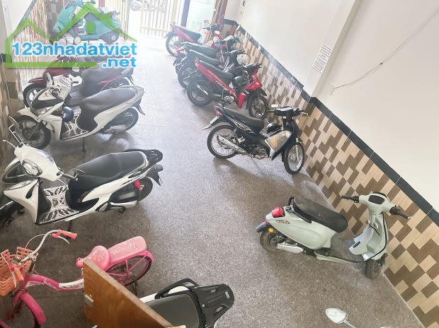 BÁN GẤP DÃY TRỌ 3 TẦNG – SIÊU LỢI NHUẬN – CÁCH BIỂN MỸ KHÊ CHỈ 300M! Vị trí vàng –
