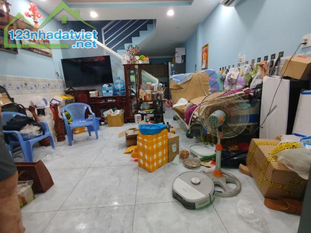 BÁN GẤP NHÀ ĐẸP, ÂU DƯƠNG LÂN – TRUNG TÂM Q8 – HẺM XE HƠI – GIÁP Q1, Q5, Q4, Q7 - 41M2 – - 2