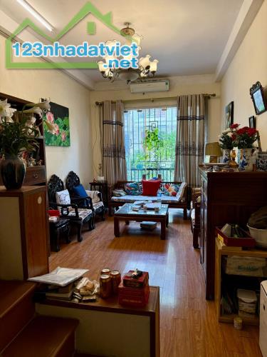 CHỈ 16 TỶ SỞ HỮU NHÀ Ở NGAY, VỊ TRÍ ĐẸP, VỈA HÈ, Ô TÔ TRÁNH, NGÕ THÔNG QUẬN CẦU GIẤY.