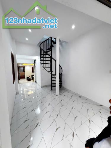 Bán Nhà Phố Thịnh Quang 32/50m2 x 4 tầng, mặt ngõ thông rộng, ở sướng kính doanh đỉnh