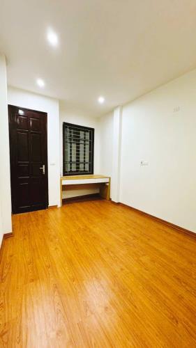 Ô TÔ CON ĐỖ CỬA. NGAY GẦN PHỐ -  HÀNG XÓM KĐT KIẾN HƯNG - 2
