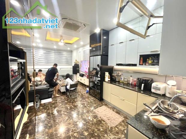BÁN NHÀ PHÂN LÔ TRẦN ĐẠI NGHĨA – 6 TẦNG THANG MÁY – Ô TÔ ĐỖ CỬA – GIÁ 13 TỶ