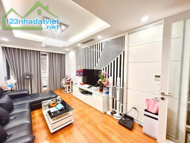 🔥NHÀ BÁN QUẬN ĐỐNG ĐA - NHÀ ĐẸP DÂN XÂY - GẦN PHỐ - Ô TÔ ĐỖ CỬA - HAI THOÁNG TRƯỚC SAU - - 2