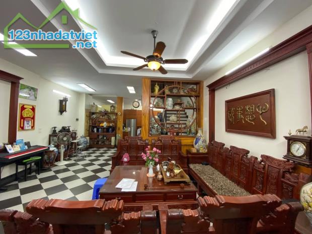 PHÂN LÔ OTO ĐỖ TRONG NHÀ NGÕ THÔNG BÀN CỜ KINH DOANH KĐT ĐỀN LỪ 48M2 X5T