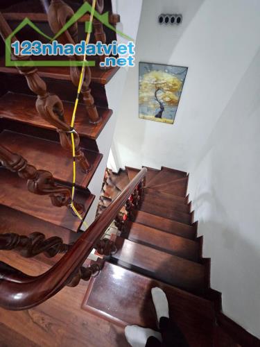 Nhà đẹp Cầu Giấy 40m - 8,x tỷ, dân xây, 2 thoáng trước sau, gần phố, ở ngay. - 2