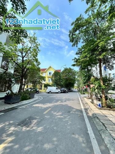 Bán biệt thự khu đô thị Đặng Xá-Gia Lâm, 225m2,4 tầng 2 mặt tiền  view vườn hoa - 2