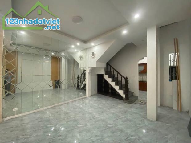 📣 Bán nhà 4 tầng Nguyễn Văn Cừ, Cách ô tô - Hồng Tiến 20m, 55m2, Ko QH, 6 tỷ 2