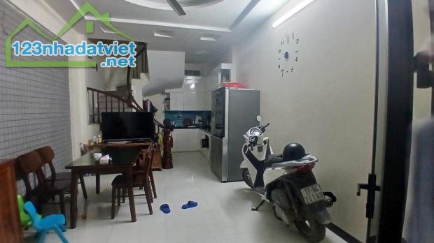 BÁN NHÀ ĐẠI TỪ - HOÀNG MAI GẦN MẶT NGÕ Ô TÔ THÔNG, HAI THOÁNG, NHÀ 4 TẦNG ĐẸP.