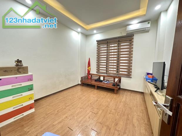 Tây Hồ- Nhật Tân-Ngõ thông- Nhà đẹp 5 tầng- 39m- 6.5 tỷ - 2