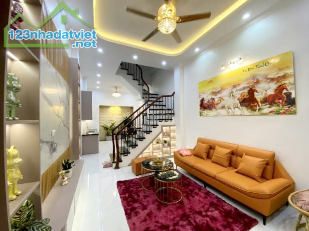 Siêu Phẩm Chợ Khâm Thiên, Đống Đa 40m2, 3 Thoáng, Chỉ 6.85 tỷ