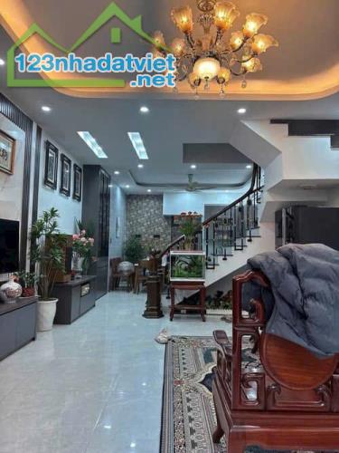 Hót đây! Nh.à đẹp, gi.á rẻ kịck sàn do chủ vỡ... Ở phố Thượng Thanh - 2
