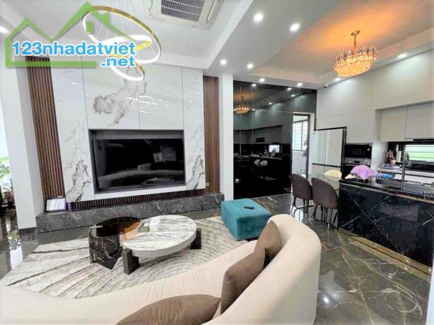 LỰA CHỌN TỐT NHẤT Ở NGAY biệt thự 3 tầng NGUYỄN ĐÌNH HOÀN gần SÔNG - 1