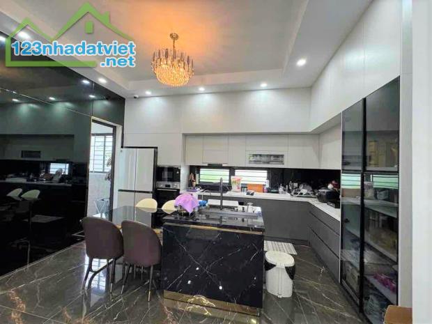 LỰA CHỌN TỐT NHẤT Ở NGAY biệt thự 3 tầng NGUYỄN ĐÌNH HOÀN gần SÔNG - 3