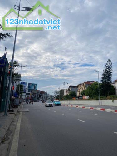 Mặt phố Âu Cơ - Đoạn đẹp nhất gần hồ Tây - MT rộng - Sổ vuông vức.
