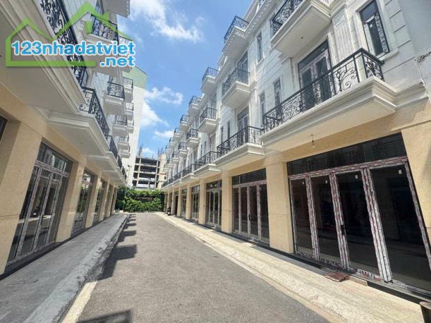 BÁN NHÀ PHỐ LIỀN KỀ SANG TRỌNG MẶT TIỀN TRỊNH ĐÌNH TRỌNG TÂN PHÚ 11.35 TỶ - 1