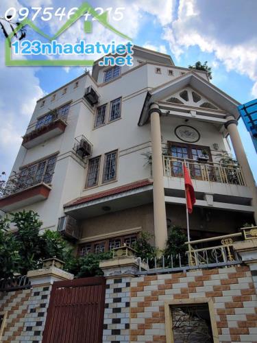 BÁN GẤP BIỆT THỰ CAO CẤP – HẺM VIP HUỲNH TẤN PHÁT, QUẬN 7 – GIÁ TỐT CHÍNH CHỦ