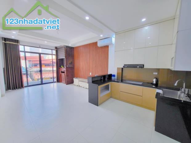 Cần bán gấp siêu phẩm phân lô vỉa hè ô tô tránh, kinh doanh Thụy Phương 42m2, 5T, nhà mới