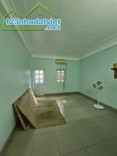 SIÊU PHÂM NHÀ CÀN BÁN NHANH, HUYỀN KỲ PHÚ LƯƠNG, HÀ ĐÔNG ,HÀ NỘI,

 RA ĐƯỜNG Ô TÔ TRÁNH - 4