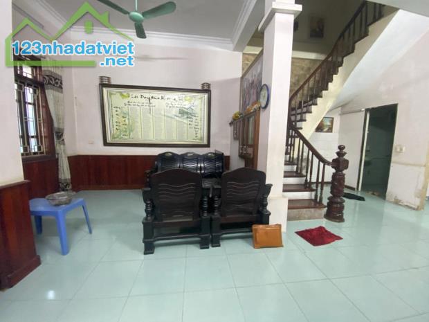Cần bán gấp siêu phẩm quận Bắc Từ Liêm 68m2, 4T, thang máy, ô tô tránh dừng đỗ, gần hồ, ng