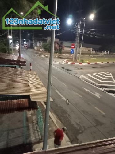 Chính chủ cần bán nhà mặt phố đường Trần Hưng Đạo phường Long thạnh txtanchau tỉnh An Gian
