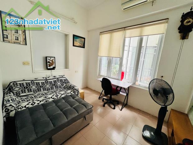 Bán nhà Trần Thái Tông, Cầu Giấy, gần phố, 40m2, 3 tầng, Mt 6.8m, chỉ 8.8 tỷ - 2