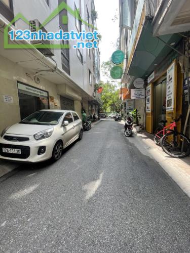 Bán nhà phố Nguyên Hồng, Đống Đa 48m, 4 tầng. Giá: 23.9 tỷ. LH: 0937158386