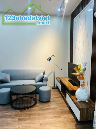 Nhà 2 tầng sạch đẹp mua bán vi bằng phố Đông Trà - 2