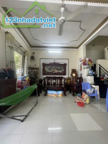 Nhà hẻm An Dương Vương gần giao lộ Võ Văn Kiệt và An Dương Vương. Bề ngang 8m, giá 7,23 tỷ - 2