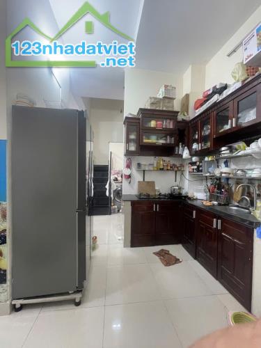 Nhà hẻm An Dương Vương gần giao lộ Võ Văn Kiệt và An Dương Vương. Bề ngang 8m, giá 7,23 tỷ - 3