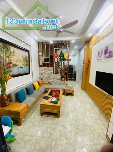 Bán nhà Kim Giang, ô tô đỗ cổng, 10m ra đường ô tô tránh, DT 35m2, nhỉnh 7 tỷ