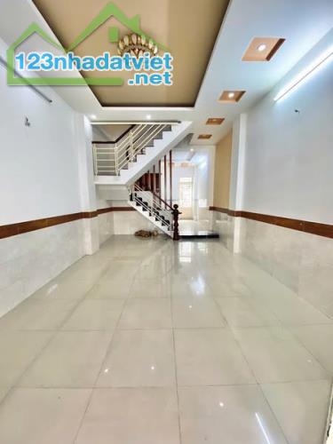 CHỈ HƠN 4 TỶ - CÓ NGAY CĂN NHÀ 2 TẦNG VUÔNG VỨC - NGANG 4 x DÀI 14 - SÁT BÊN EMART PHAN - 4