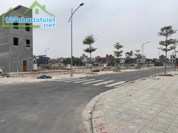 Bán lô góc TĐC Phương Khê 40,8m2 giá 2.44 tỷ, đường nhựa 7m, vỉa hè 2 bên, vị trí thoáng.
